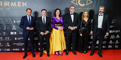 Almería ha brillado a través de la magia del séptimo arte andaluz con la celebración de la II edición de los Premios Carmen de la Academia de Cine de Andalucía. El Auditorio Maestro Padilla se ha llenado para vivir una noche repleta de glamour y emociones con la entrega de estos galardones que han distinguido a las mejores películas y profesionales cinematográficos andaluces del último año